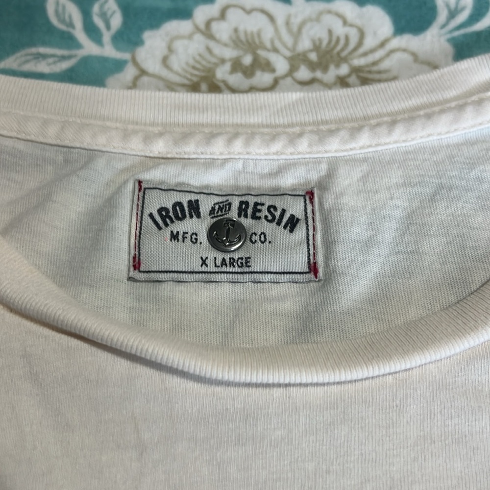 Iron and Resin Short Sleeve Tee - Picture 4 of 6